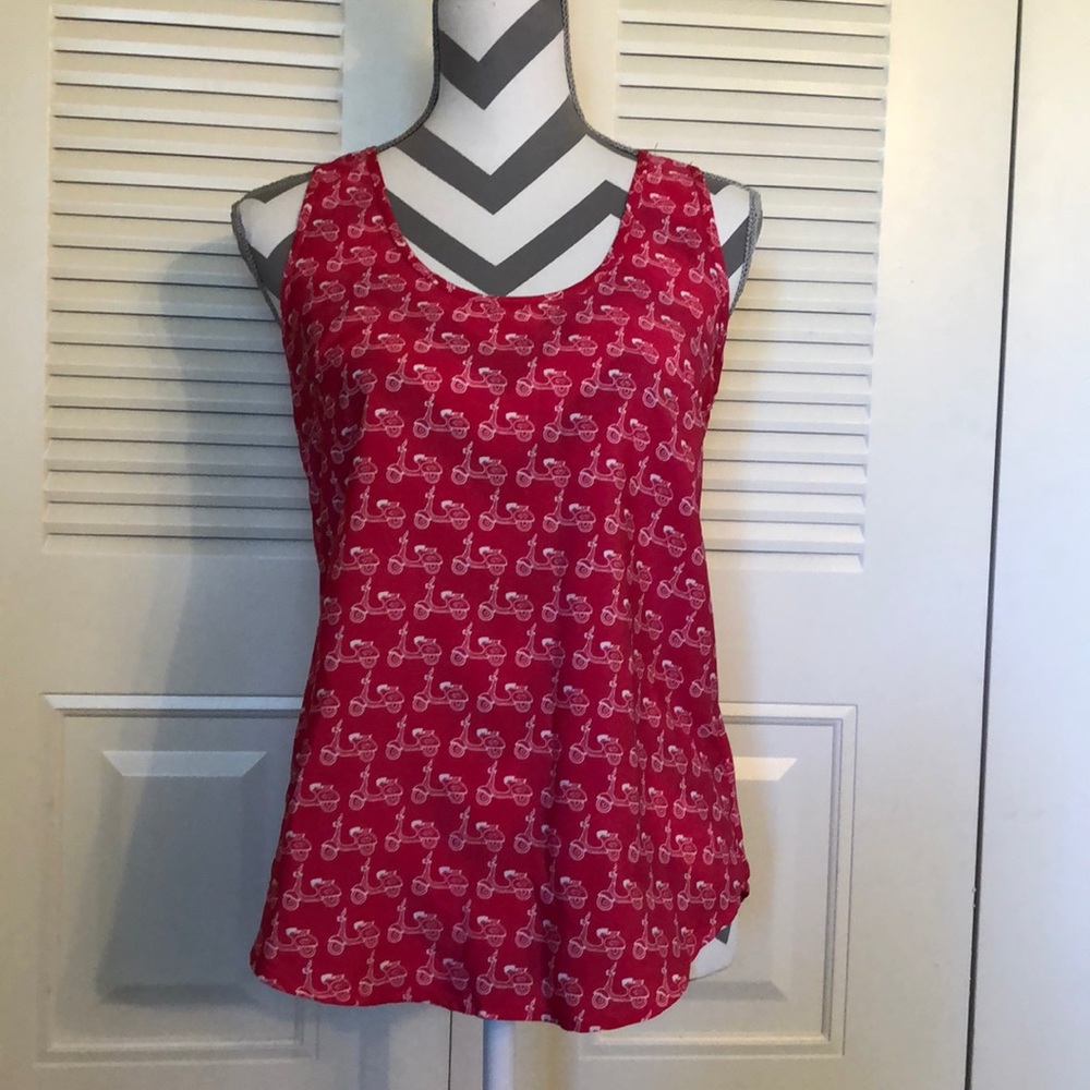Structured sleeveless top